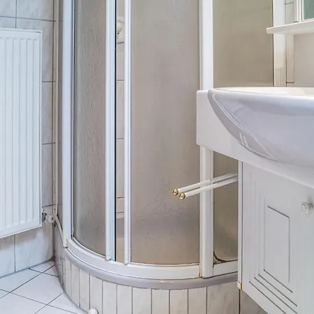 Lägenhet Schoene Ferienwohnung-Fuegen *