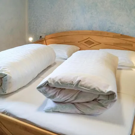 Schoene Ferienwohnung-Fuegen Lägenhet